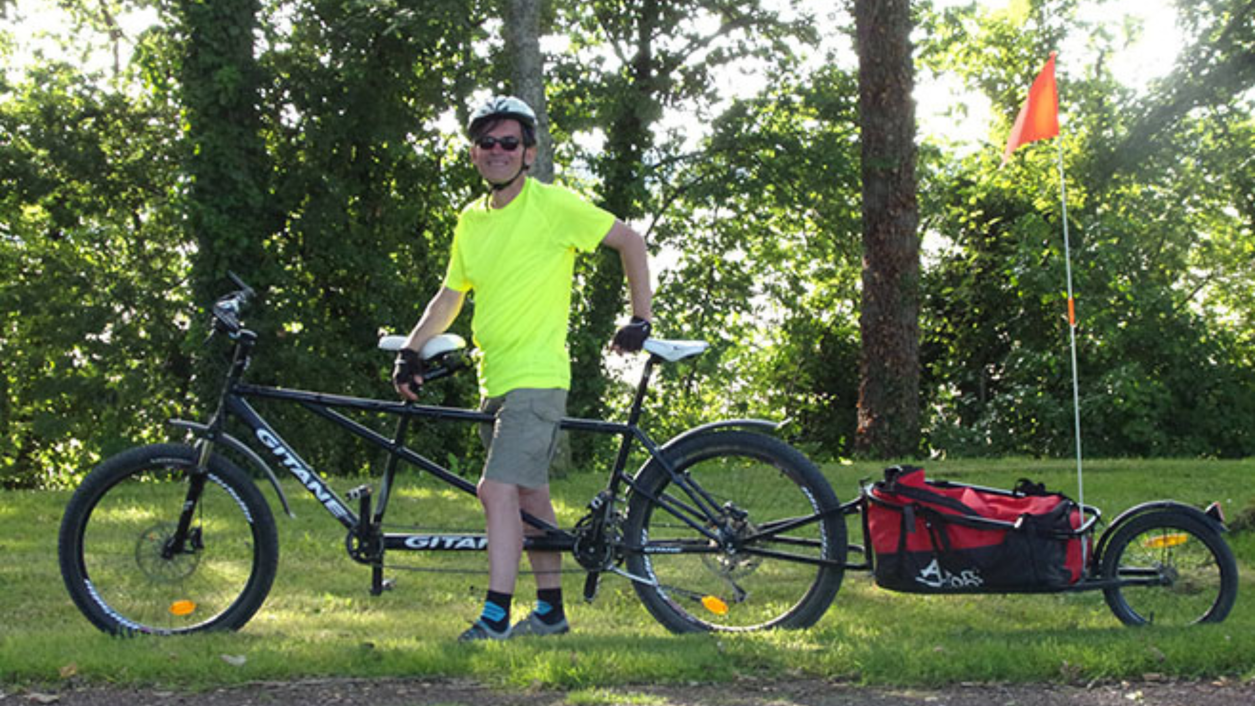 Thierry Gauthier stagiaire de la section Mécanicien Cycle avec son tandem